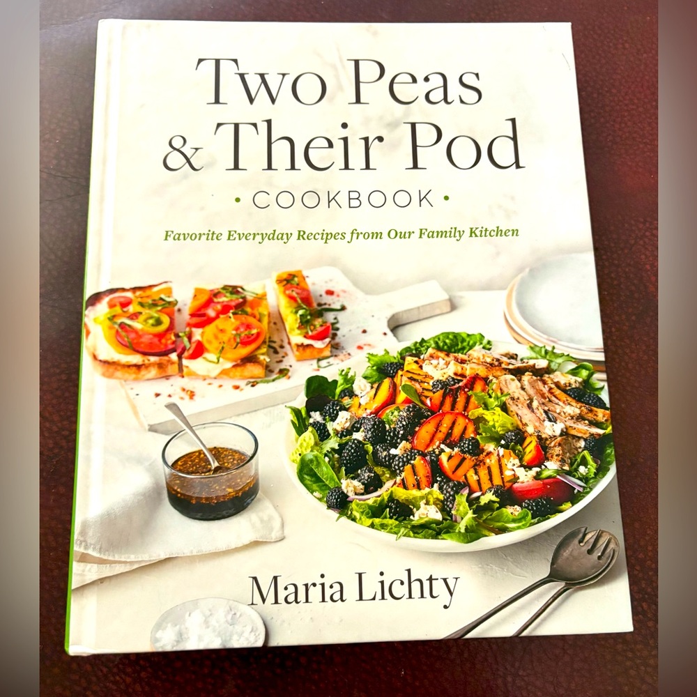 Two Peas & Their Pod Cookbook by Maria Lichty ❣️